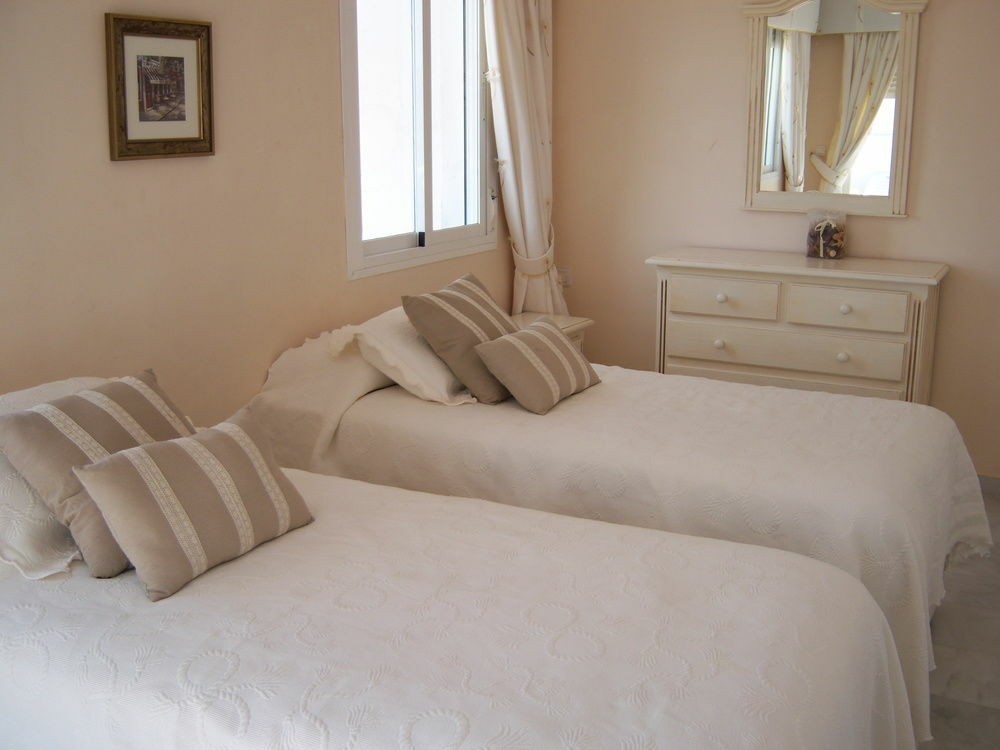 Apartamentos Y Casas Serinamar Marbella El Ángel 外观 照片
